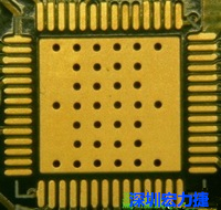 這是最不好的通孔設(shè)計(jì)，貫穿通孔直接擺放于QFN的接地散熱墊上，制造上無法確保其錫量，也就無法確保焊接良好。