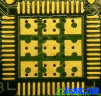 這也是不好的通孔設(shè)計(jì)，但部份通孔已經(jīng)用綠漆(mask)蓋上，但仍有部份通孔未塞孔。 