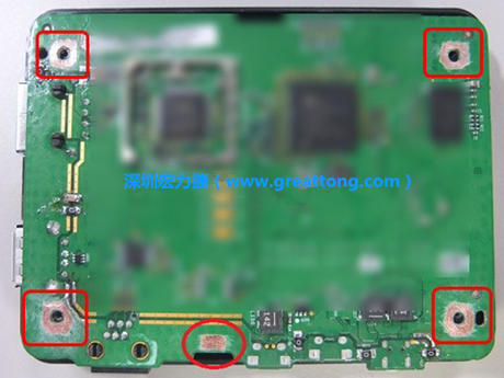 手動去綠漆。使用傳統(tǒng)的刀片去除綠漆后的效果。